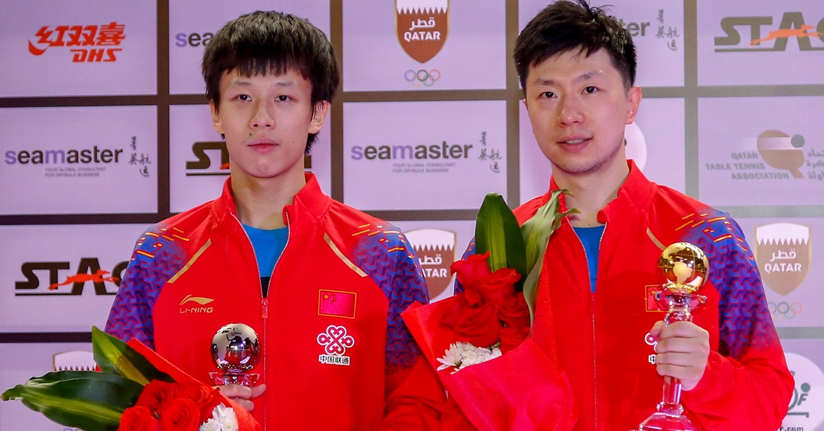 中国在卡塔尔乒乓赛大唱丰收，包括夺得男单冠、亚军的马龙（右）及林高远。（欧新社）
