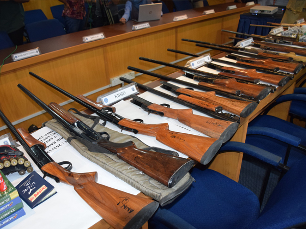 警方在这案件中起获10枝已经完成的猎枪和1枝有执照猎枪。