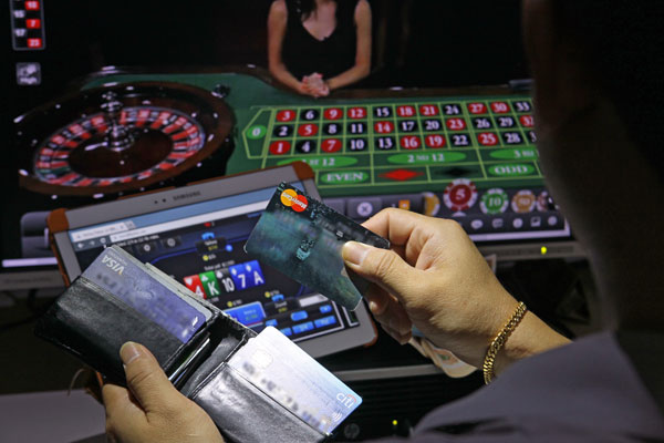 新加坡因嗜赌问题而寻求援助的人近年来有所增加，受访辅导员表示，导因包括网上赌博。