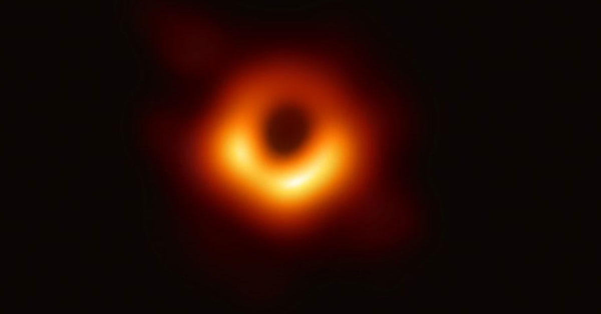 人类史上第一张黑洞照片。