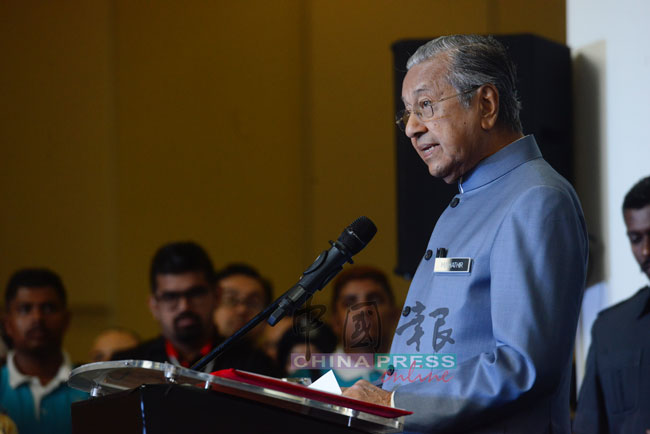马哈迪为2019年大马汽车展开幕后，针对柔佛苏丹依布拉欣声明，指某些集团应该停止干涉柔州事务，作出上述回应。