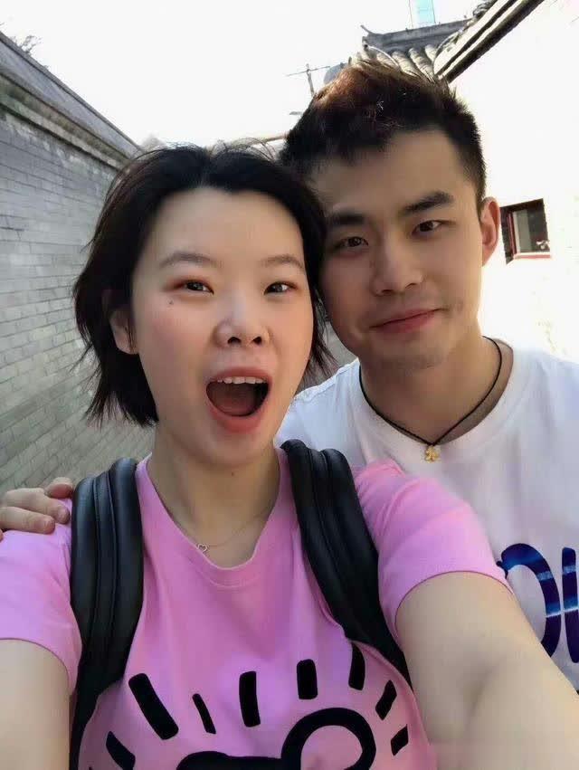 中国伦敦奥运女单金牌李雪芮被曝恋上男单队友乔斌。