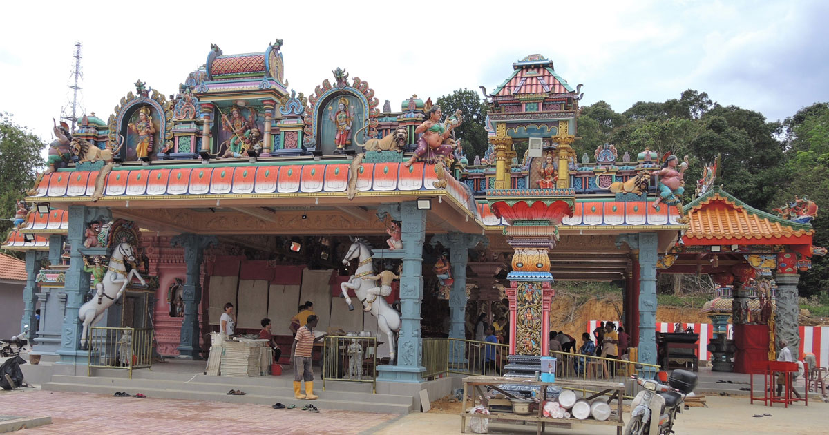 新邦加容华印合璧神庙的正门，富有兴都教的宗教色彩。