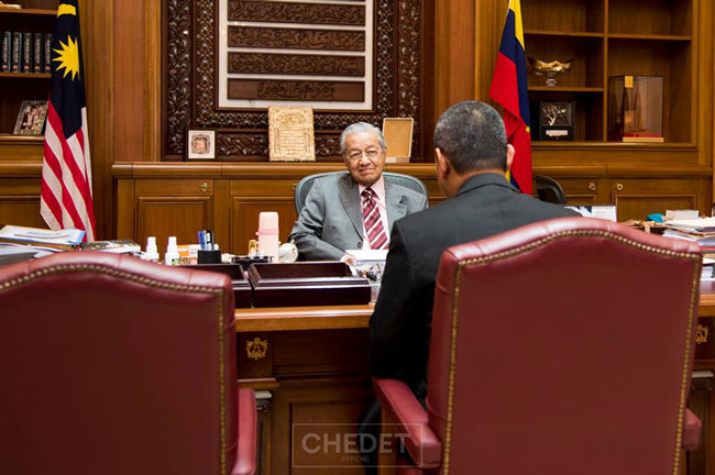沙鲁丁嘉马4月14日宣誓就任大臣后，首次会晤马哈迪。
