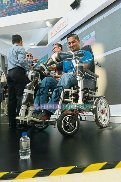 轮椅机器手能减轻残障人士面对的生活不便，同时提升他们的自信。