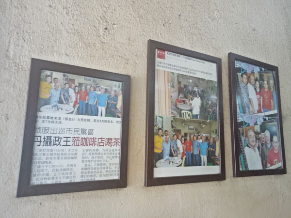 2016年出任丹州摄政王的前夕，王储东法也到过冠香园，新闻和照片还挂在咖啡店的墙上。