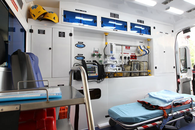 紧急救护车内装备皆用于应付心脏病发作情况的病例。