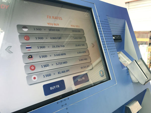货币兑换机提供10种货币交易，操作方式与银行取款机相似。 