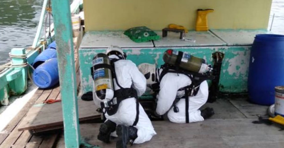 2名维修渔船的印尼籍员工打开旧鱼桶时，不慎吸入毒气，酿1死1重伤。