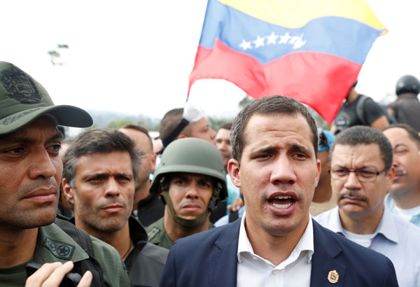 委内瑞拉反对派领袖瓜伊多指，已经获得军人支持政变，并呼吁人们上街。