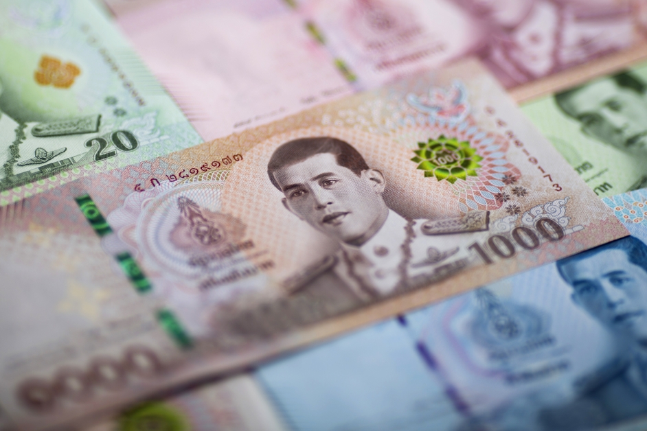 泰銖兌美元貶至12月中以來最低水平。