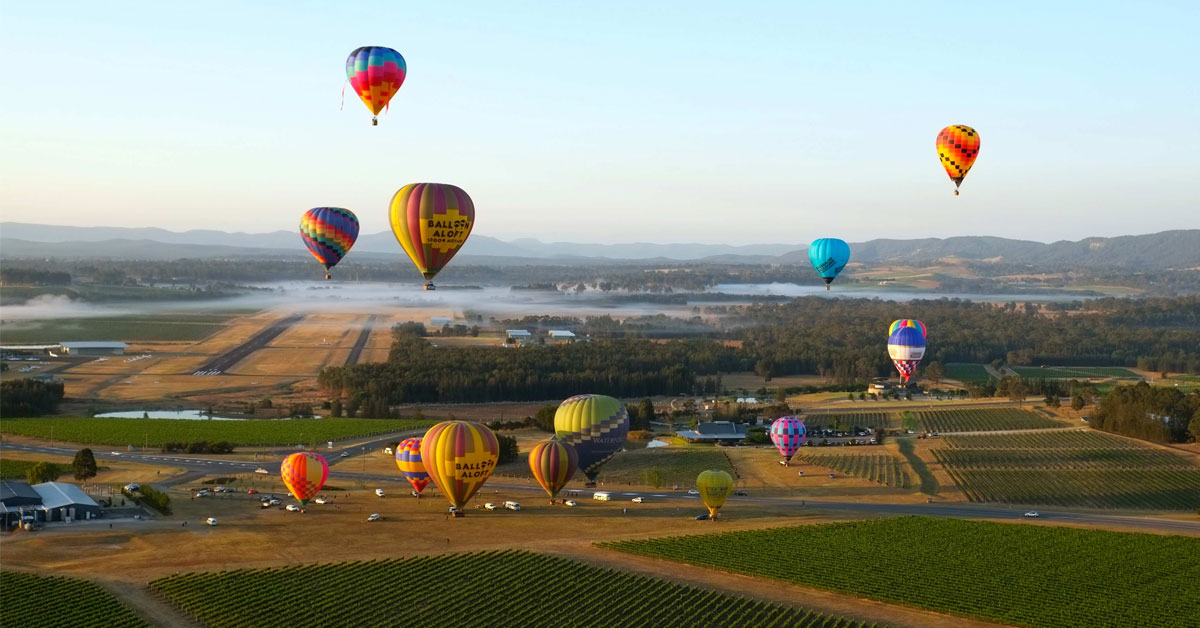 欣赏风景如画的猎人谷最好方法，就是乘坐热气球飞越景观。