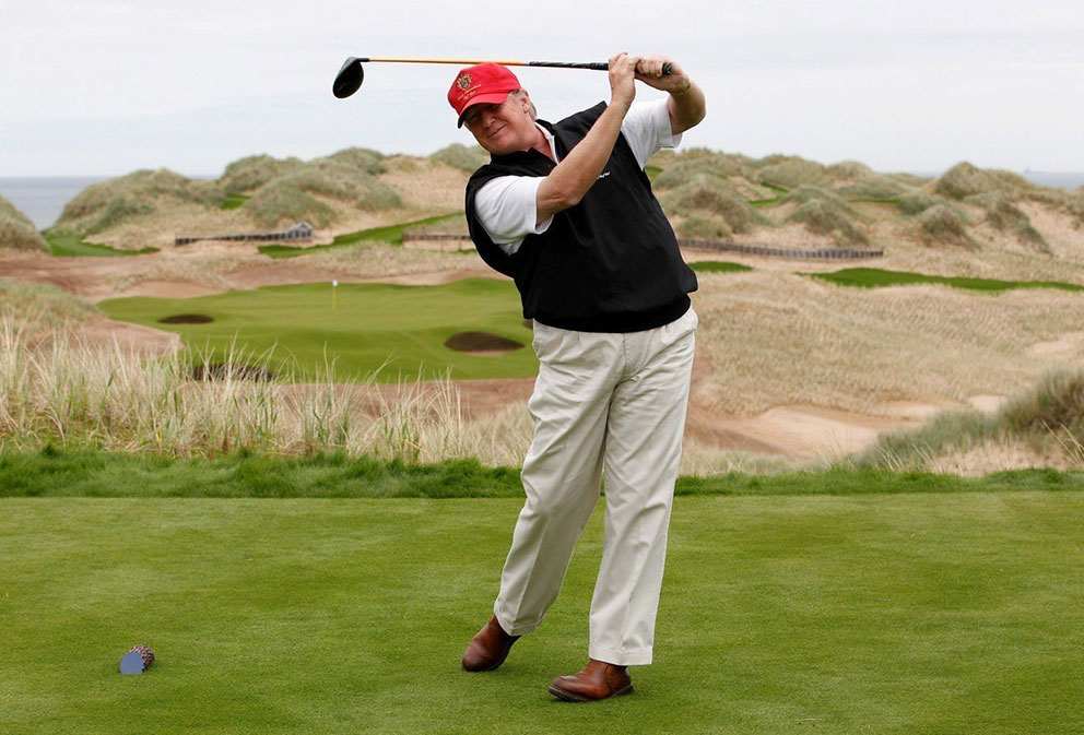 特朗普被揭打高尔夫球作弊。