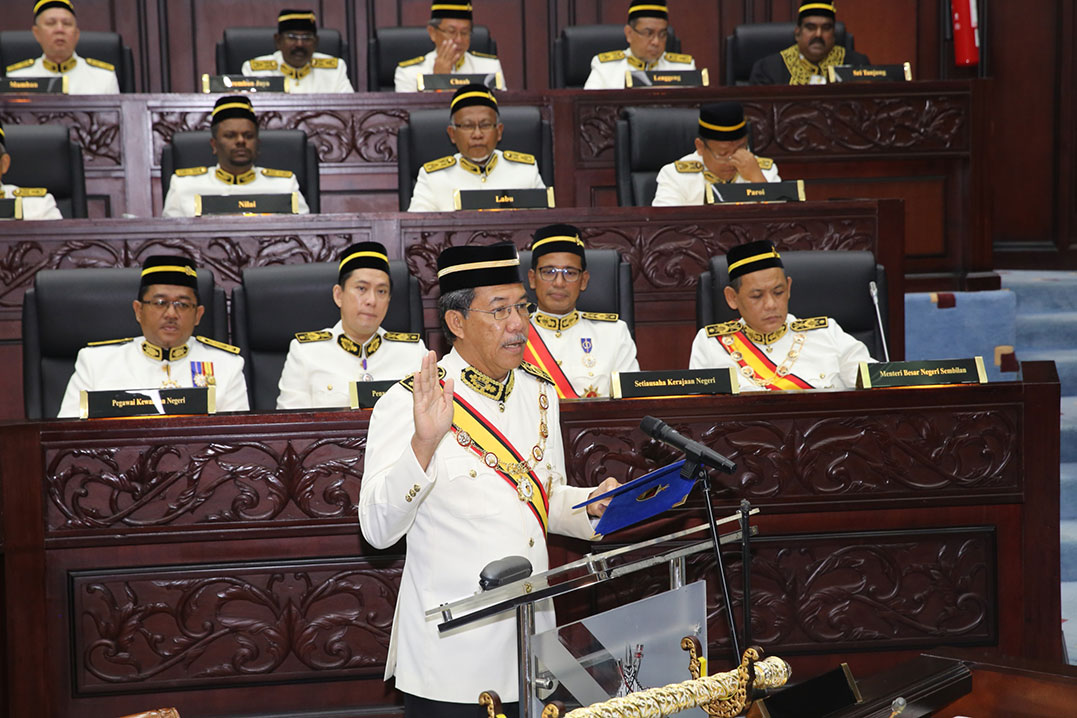 莫哈末哈山宣誓就任晏斗州议员。