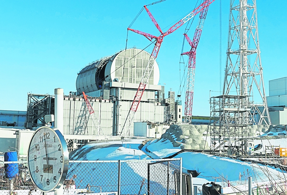 在地震中严重受损的福岛第一核电厂3号反应堆。（美联社）