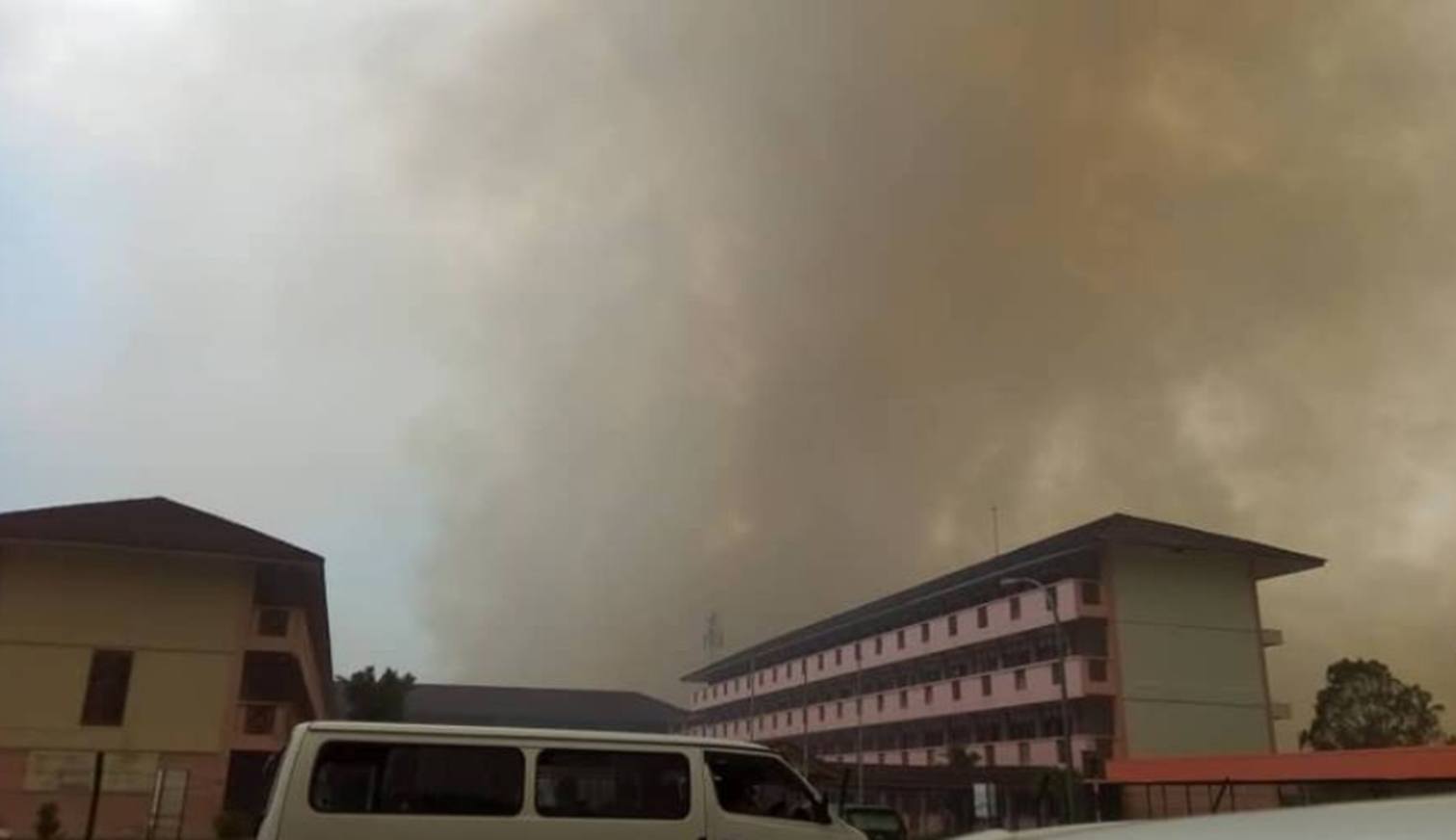 林火狂烧迫近瓜拉峇南第二国小使该校紧急停课1天。