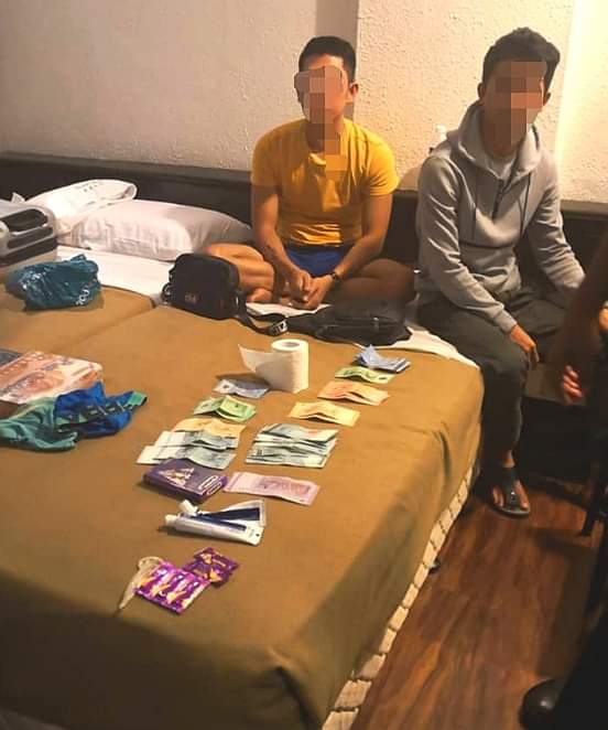 移民局官员在酒店内找到现金、避孕套及润滑剂等。