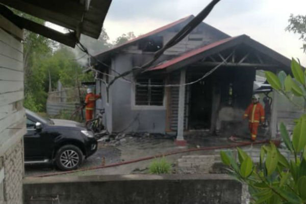 浮罗交怡武吉玛鲁一间民宅，在周一凌晨发生夺命火灾。