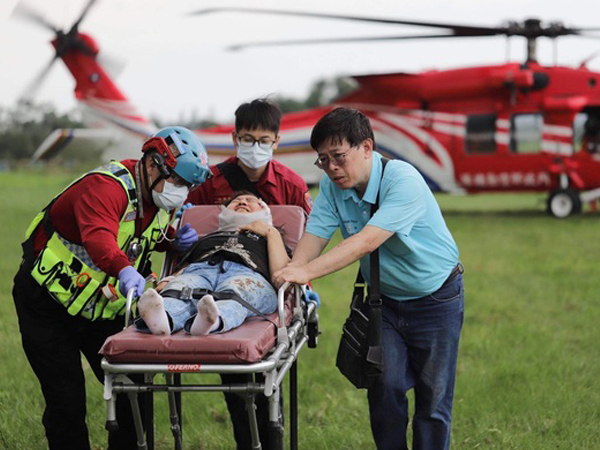 台籍女性游客头部遭砸伤，目前在花莲慈济医院急救。