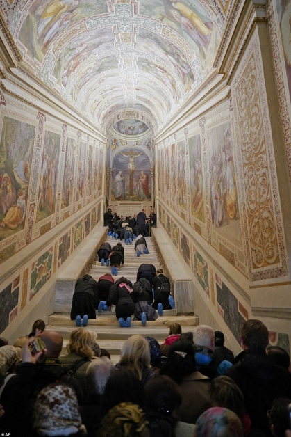 造访梵蒂冈的游客将有千载难逢的机会，参观300年来首次对外开放的“圣阶”。