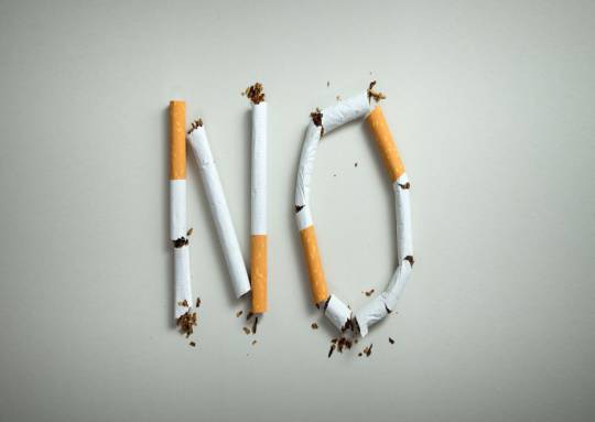 日本的禁烟新规不仅要求在公共场合全面禁烟，甚至还会让吸烟者冒着丢“饭碗”的风险。（示意图）