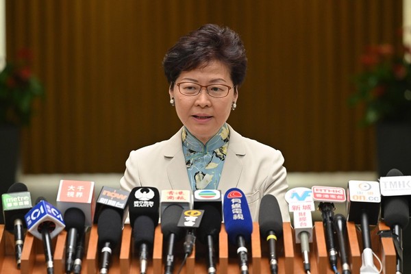 香港特首林郑月娥致歉，承诺将以最谦卑的态度接受批评。