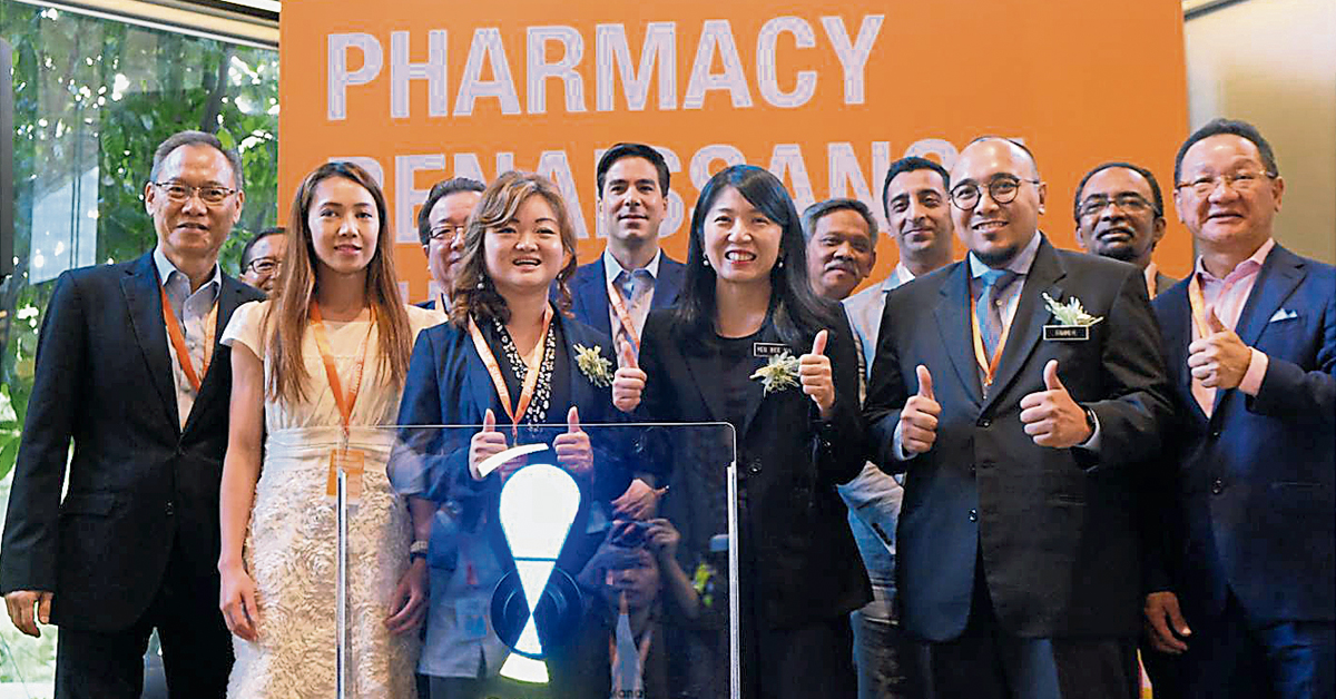 梁敏仪（前排左2起）、马彦珊、杨美盈、法弥及马俊全及嘉宾为2019年药学复兴峰会主持推介仪式。