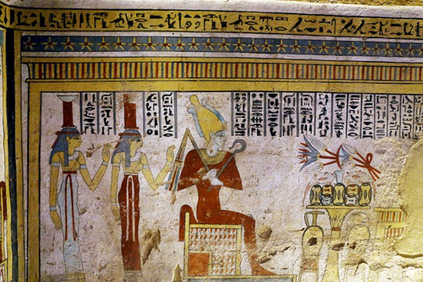 埃及当局在索哈杰省发现一座托勒密王朝时期古墓，墙上有色彩鲜艳的壁画。（新华社）