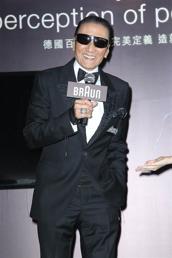 谢贤获颁《第38届香港电影金像奖颁奖典礼》终身成就奖。