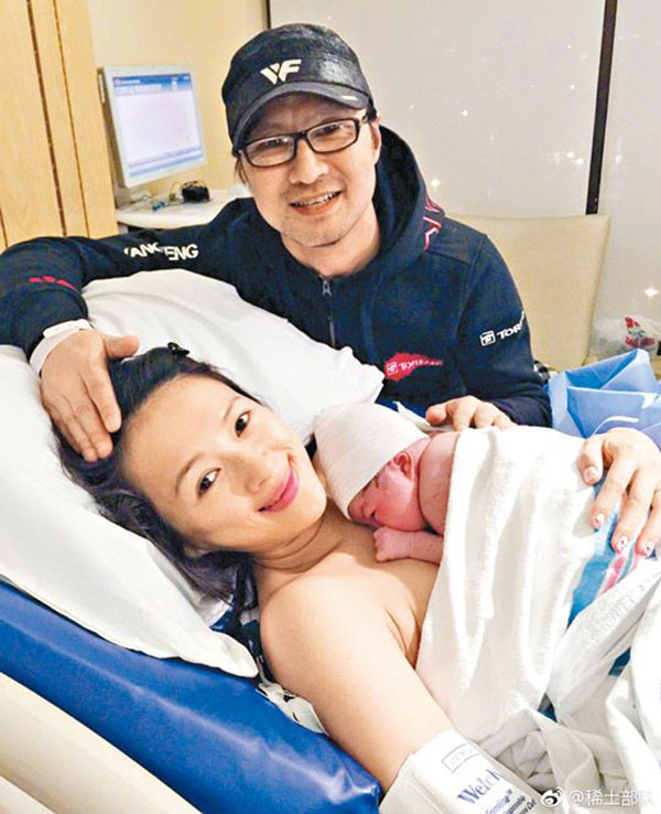 章子怡去年12月27日在美国产下爱女“醒醒”。