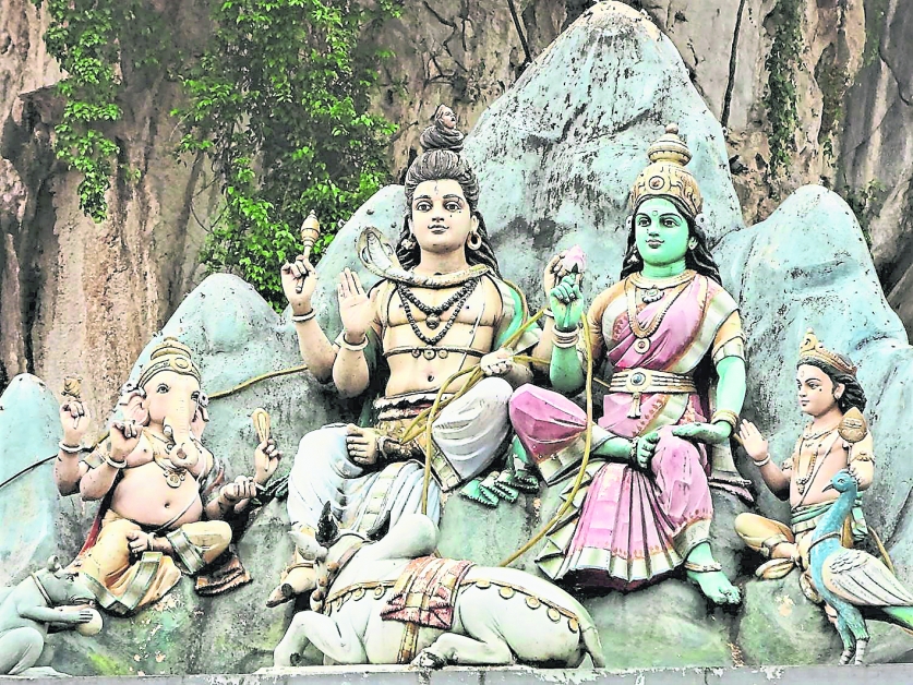 湿婆一家人，包括雪山女及神象头神，因为制做的工匠不同，造型也有不同。