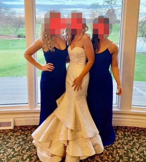 这位家婆跟新娘姐妹合照。