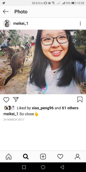 死者利美琪到澳洲旅游时与袋鼠合照，如今已成追忆。（照片由家属提供）