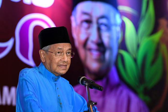 马哈迪呼吁穆斯林遵循伊斯兰教义以避免冲突和分裂。