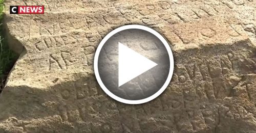 岩石刻神秘字符 230年未解 祭9300悬赏金解密
