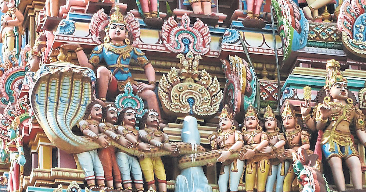 乳海搅拌是印度庙装饰中常用的题材，主要出现在门塔。