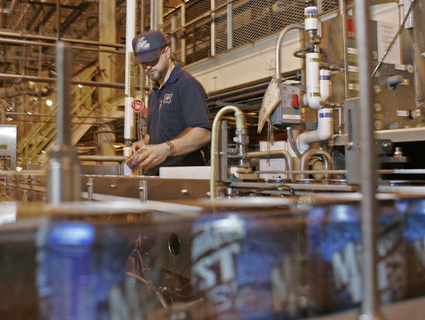 美国啤酒业者将4万就业机会流失，归咎特朗普关税举措。