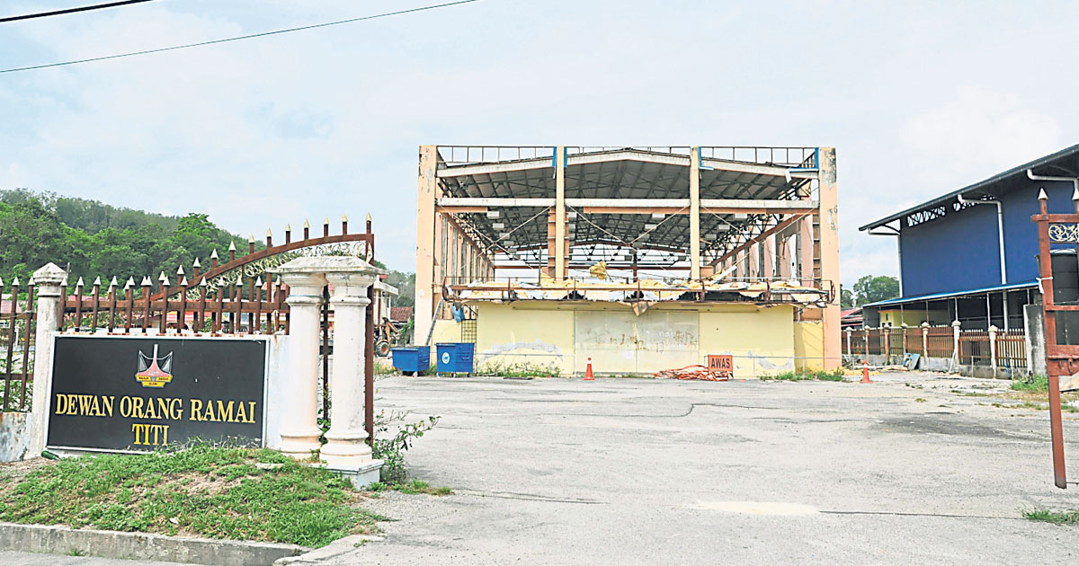 失修多年的知知港民众会堂，已获得房屋及地方政府部拨款50万令吉进行提升，工程正如火如荼进行中。