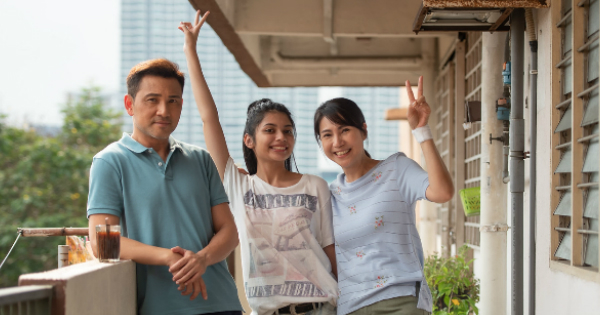林文龙（左起）、李佩玲和陈美娥一同拍摄公益电影《幸福密码》。