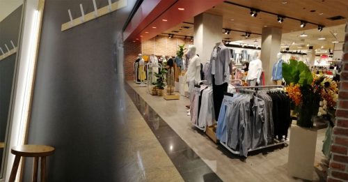 时装品牌店男员工 偷拍女顾客试衣被“断正”