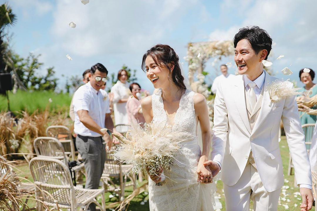 萧正楠与黄翠如去年宣布结婚，今贴照宣布已办婚礼。
