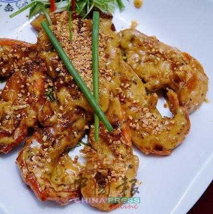 意大利虾 带有西式香草，即淡淡罗勒和花生香气的“意大利虾”，主要以意大利香草酱加美奶滋调和而成，风味别致。