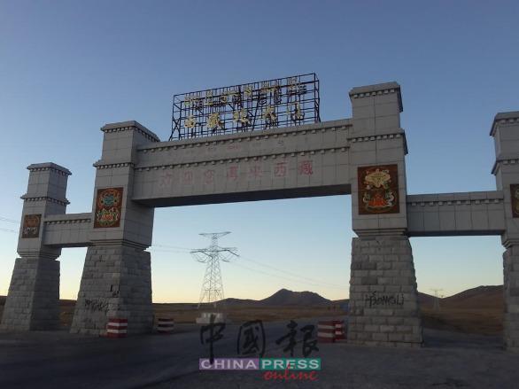 经过西藏北大门，就与西藏道别，进入那曲。