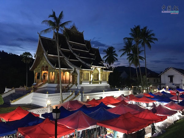 寮国在世界上并不闻名，但琅勃拉邦在很多旅人的心目中，有着东南亚最美小镇的美誉噢！