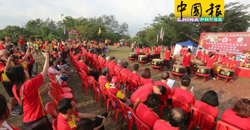 【今日马六甲头条】护送火炬象征传承文化  麒麟点圣火   赢喝彩