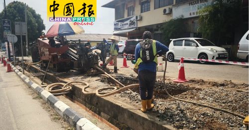 【今日马六甲头条】工程安全措施不足  埋电缆 引发3车祸