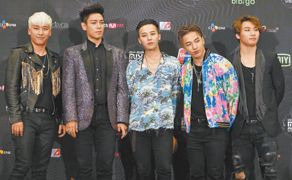胜利（左起）退团后，BIGBANG剩T.O.P、GD、太阳、大声。