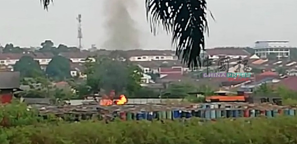 丹C新村油泥厂事件是于1月初被村民揭发，于4月初再度升级，业者被发现露天焚烧油泥废油，被人拍下视频为证。
