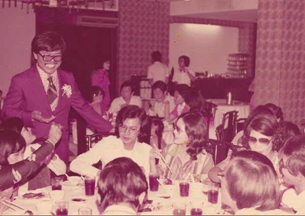 李逸1977年出席谢木的婚礼，引起轰动。