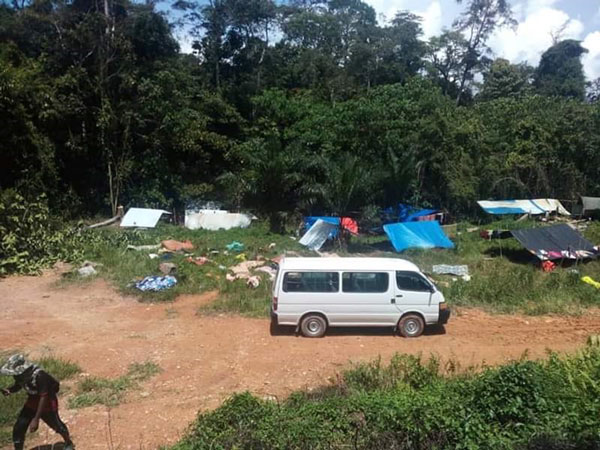 峇迪族群没有固定的住所，日常起居就在这些帐篷之内解决。
